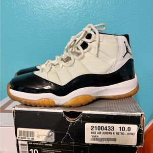Air Jordan 11 Retro Shoes in White/Black/Gum.  2000 OG